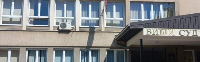 Održan protest ispred Višeg tužilaštva u Čačku u znak podrške poditeljima male Eme