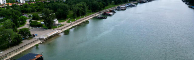 Izbegnut ozbiljan incident kod Beograda na vodi: Dva splava nosila reka, policajci uspeli da ih zaustave