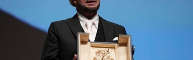 ŠOK-IZDANJE DŽONA TRAVOLTE (72): Dobio počasnu Zlatnu palmu, a svi se pitaju šta mu je s licem (GALERIJA)