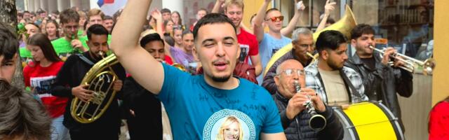 Maturanti vranjske gimnazije proslavili poslednji srednjoškolski dan FOTO