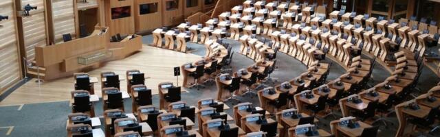 Škotski parlament na svom sajtu ukinuo pretragu poslanika po polu