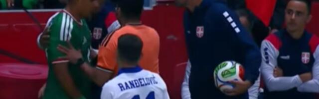 Paunović i fudbaler Meksika ušli u klinč - sudije morale da reaguju (VIDEO)