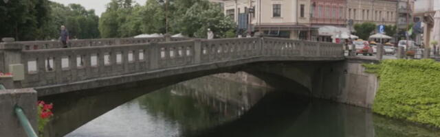 Srbija ima Mali Pariz i Malu Veneciju! Porodica sa Stare planine obnovila kuću od blata i napravila turističku atrakciju: Naše selo je kao bombona!