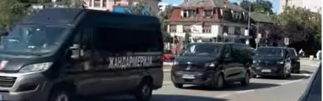 "VANREDNO STANJE" U NOVOM SADU! Pogledajte lude scene pred meč Vojvodina - Ferencvaroš sa ulica "srpske Atine" (VIDEO)