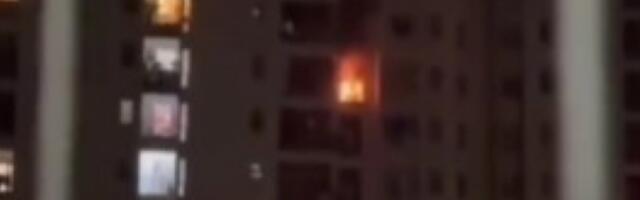 HOROR U CENTRU UŽICA: Pogledajte trenutak kada je vatromet zapalio zavesu! (VIDEO)