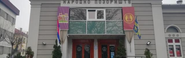 „Kultura na pauzi“ – protest studenata u dva čina ispred pozorišta u Leskovcu