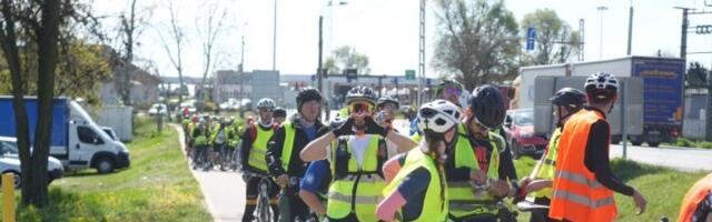 "Imam novu simpatiju": Devojke "ODLEPILE" za OVIM studentom biciklistom - kažu da je "pljunuti" slavni bivši fudbaler (VIDEO)