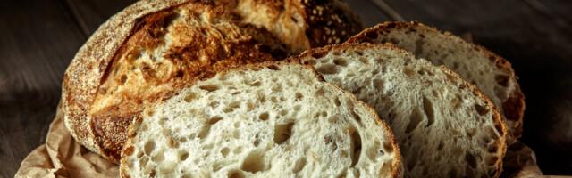 Kako da sačuvate domaći hleb bez buđi i žilave kore: Tri proverena trika za svežinu koja traje danima