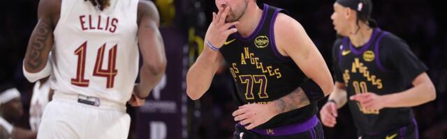 OVO ŠTO LUKA DONČIĆ RADI NIJE NORMALNO! Još jedna nestvarna partija Slovenca: Spakovao 42 poena u pobedi Lejkersa (VIDEO)