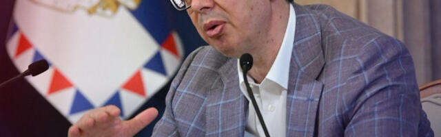 Vučić: “Kmetske duše brinu samo za svoj džep, ja brinem za naš narod” (FOTO)