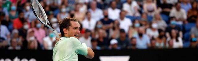 Vatreni Kirjos je pružio dozu spektakla ali se ledeni Medvedev se nije istopio