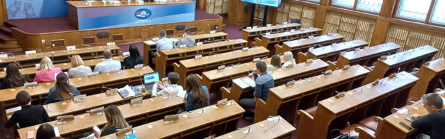 RIK: Izlaznost do 16 časova 41,56 odsto