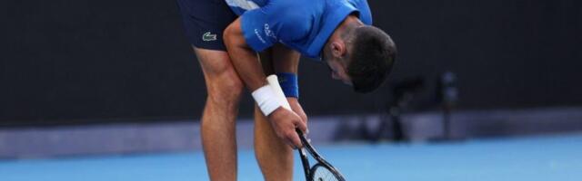 ĐOKOVIĆ JE SVE ZABRINUO ZBOG JEDNE STVARI! Evo šta je uneo u sebe tokom medicinskog tajm-auta! (FOTO)