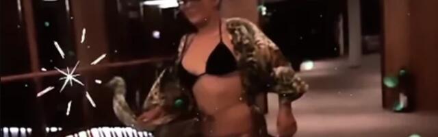 Ana Nikolić (46) ZABACILA OGRTAČ i pokazala OBLINE u minijaturnom bikiniju, DRASTIČNO IZGUBILA KILOGRAME!  (VIDEO)
