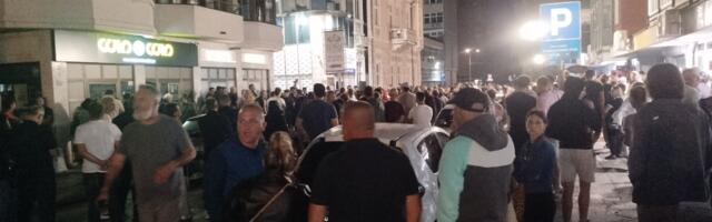 Kraljevo se ponovo okuplja ispred prostorija SNS-a