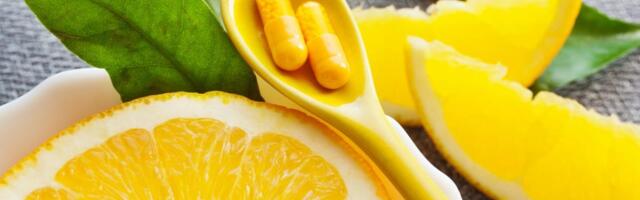 DA LI JE VITAMIN C IZ VOĆA DOVOLJNA ZAŠTITA DOK VLADAJU VIRUSI? Konačno razbijen mit: Ovo je istina o njegovom unošenju