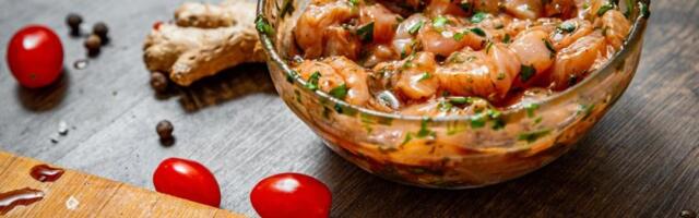 Stari kuvarski trik: Marinada zbog koje meso uvek ispadne savršeno - mekano kao puter