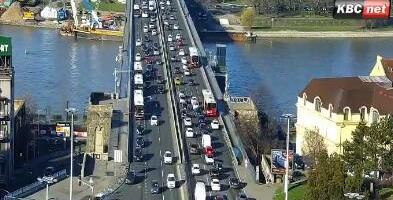 GUŽVE SVUD, NA AUTOKOMANDI I AUTO-PUTU KOLONE: Lepo vreme izmamilo i vozače da sednu u auto! GSP ide normalno (FOTO)