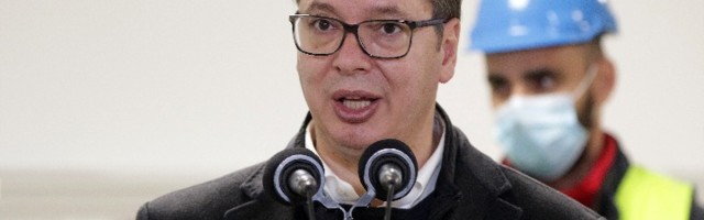 Vučić u obilasku bolnice: Niko nije verovao da ćemo uspeti