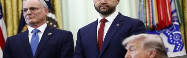 Iran slavi! Počeo sveopšti rat u SAD: Na Trampa udario drugi čovek Amerike: Džej Di Vens na tajnom sastanku šokirao Belu kuću
