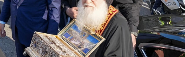 "NEKA VAS POJAS PRESVETE BOGORODICE LEČI OD BOLESTI I DARUJE JEDINSTVO": Iguman Jefrem, koji je doneo svetinju u Beograd, uputio snažnu poruku Srbima