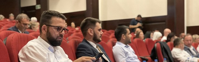 Zećirović: Vladajuća većina ne mari za pojavu tehnoloških viškova u oblasti obrazovanja