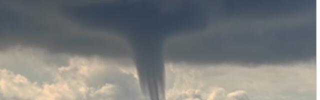 POJAVIO SE "PEŠČANI ĐAVO"! Balkan u neverici, vremenska nepogoda šokirala Hrvate, evo da li DOLAZI U SRBIJU