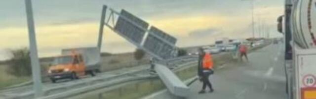 Nesreća na auto-putu: Kamionom srušio konstrukciju, OGROMNE kolone (FOTO, VIDEO)