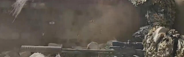 SNIMAK IZ UGLA RUSKIH SNAJPERISTA Ranili Ukrajinca, eksplodirala municija, a onda je počela MASOVNA PREDAJA