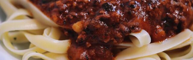 Mnogi kažu da bolonjeze sos treba kuvati satima: Evo zašto