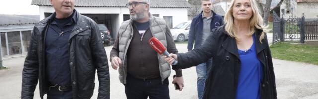 Vučićević u selu Brezovac: Glavni urednik Informera u poseti porodici Jovanović (FOTO)