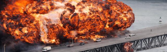 (VIDEO) Horor u Panamskom kanalu! Lete tankeri u vazduh: Brod eksplodirao ispod mosta, kamera zabeležila jeziv trenutak detonacije