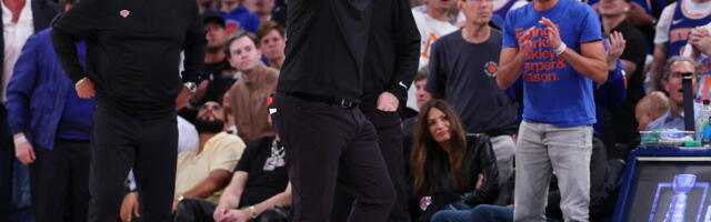 POTPUNI HAOS POSLE FINALA NBA LIGE! TRENER NJUJORKA BESAN NA SUDIJE! Žestoko je zagrmeo i opleo po njima, njegove reči odjekuju u SAD!
