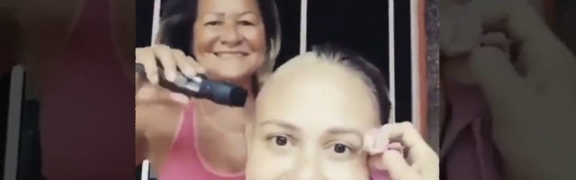 Majka brijala glavu ćerki koja boluje od raka, pa uradila nešto za šta je zaslužila naklon do poda