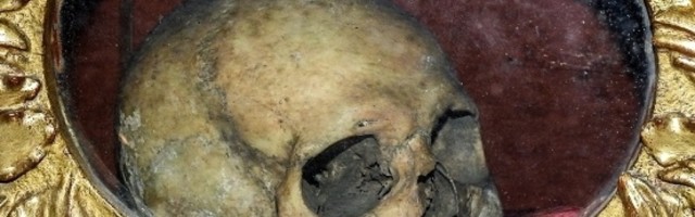 Crno tržište svetih relikvija uspevalo je i u srednjem veku, a do danas se nije lanac obmana i podvala prekinuo!