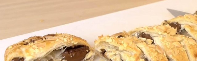 Čokoladni kolač od samo 4 sastojka koji se sprema direktno na plehu: prelak recept za desert koji će svi obožavati