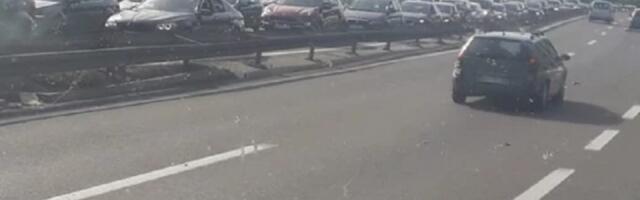 Kilometarske kolone na izlazu iz Beograda (FOTO)