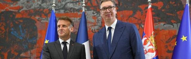 Francuzi pišu: Makron zatražio od Vučića da nađe put dijaloga i demokratije