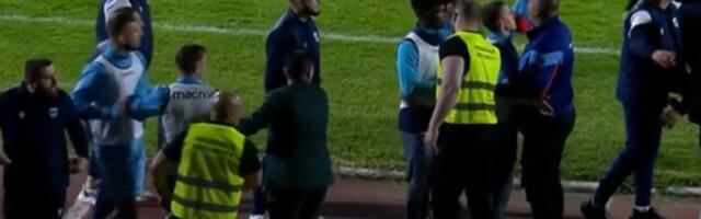 IGRAČI SA KLUPE HTELI DA SE POBIJU: Ludnica u Kragujevcu na samom kraju meča!