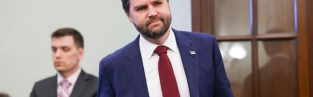 Granata pogodila vozila obezbeđenja Džej Di Vensa