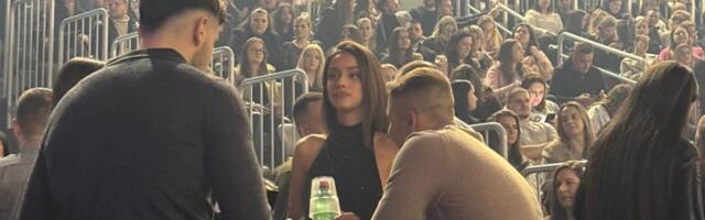 PRELEPE I PREZGODINE! Ćerka i supruga Saše Matića stigle u Zagreb, naš paparaco usnimio sve: Nestvarno dobro izgledaju