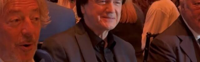 POPADAĆE VAM VILICE ZBOG OVE SCENE ZDRAVKA ČOLIĆA: Pevač opravdao titulu najvećeg šmekera na javnoj sceni, evo u kakvom izdanju smo ga uhvatili! (VIDEO)