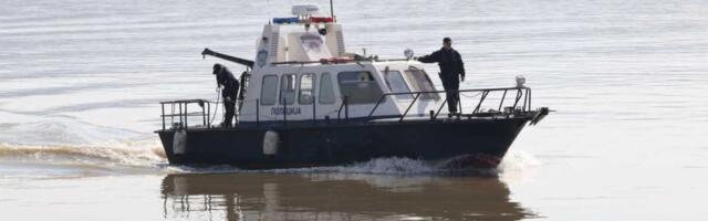 MUŠKARAC I DETE SPASENI IZ REKE Dramatična akcija rečne policije u Beogradu