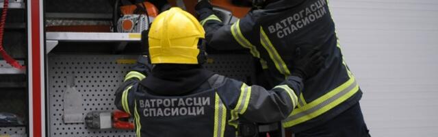 Hitna i uspešna intervencija: Vatrogasci spasli mališana zaglavljenog - u tabureu
