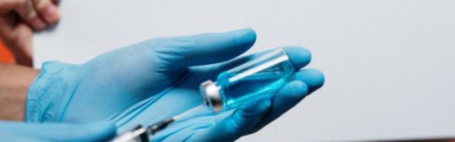 "ASTRAZENECA" ZAVRŠAVA VAKCINU PROTIV KORONE KOJA ĆE KOŠTATI 2,50 EVRA! Cilj kompanije da vakcina bude dostupna svima!