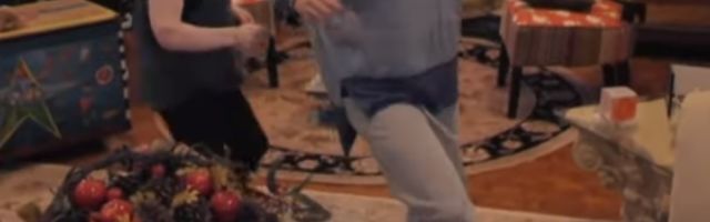 Majka i ćerka se svakodnevno ližu i masiraju, a tvrde da je to normalno?! (VIDEO)