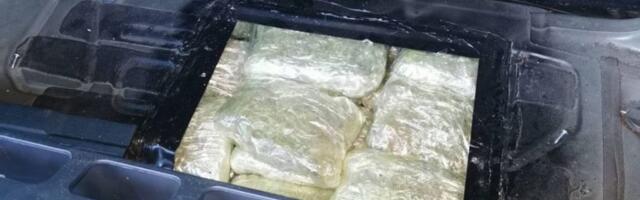 Zaplenjeno više od 55,5 kilograma marihuane, uhapšen mladić (22)