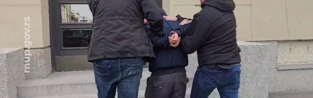 (VIDEO) Pognut i sa lisicama: Ovako je pao blokader koji je pretio smrću Vučiću