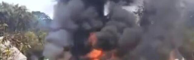 Horor u Kolumbiji: Najmanje 66 poginulih u padu vojnog aviona u Amazonu! (VIDEO)