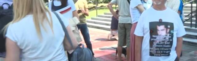 Protest ispred zgrade Rektorata u Novom Sadu